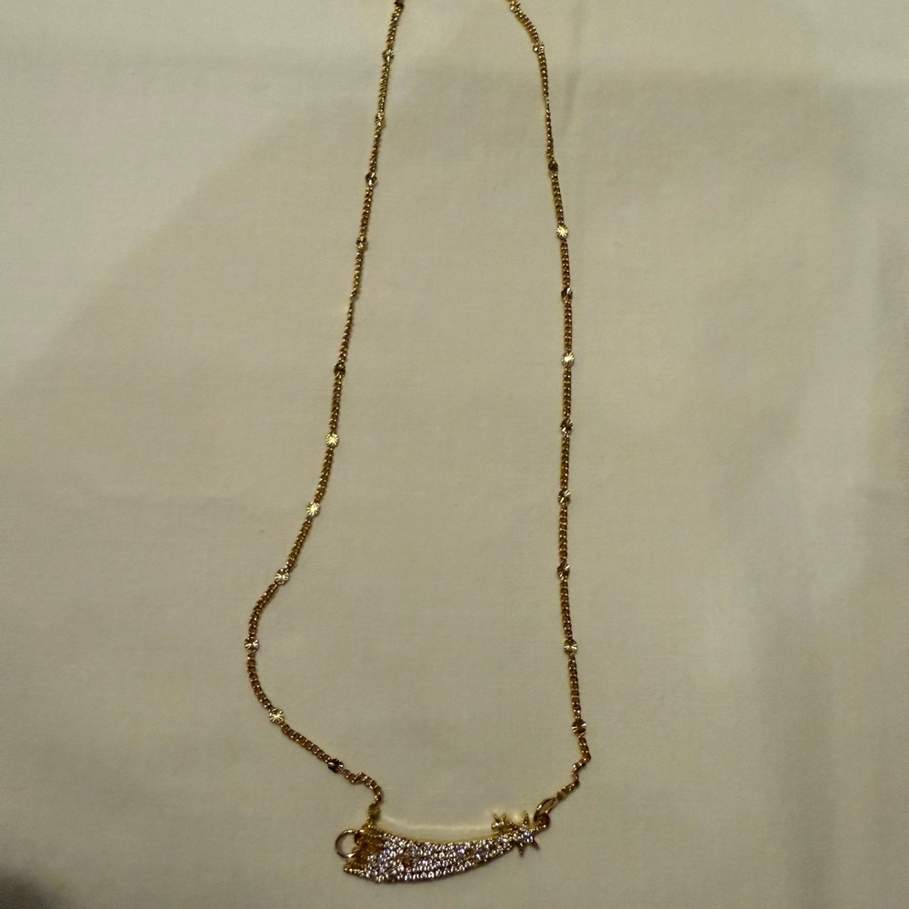 Elegant Gold and Silver Necklace with Curved Pendant